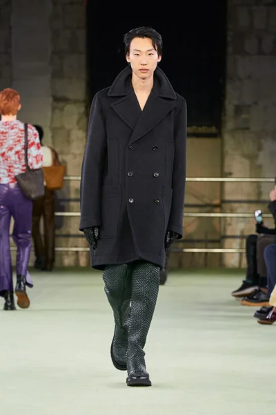 Look 30